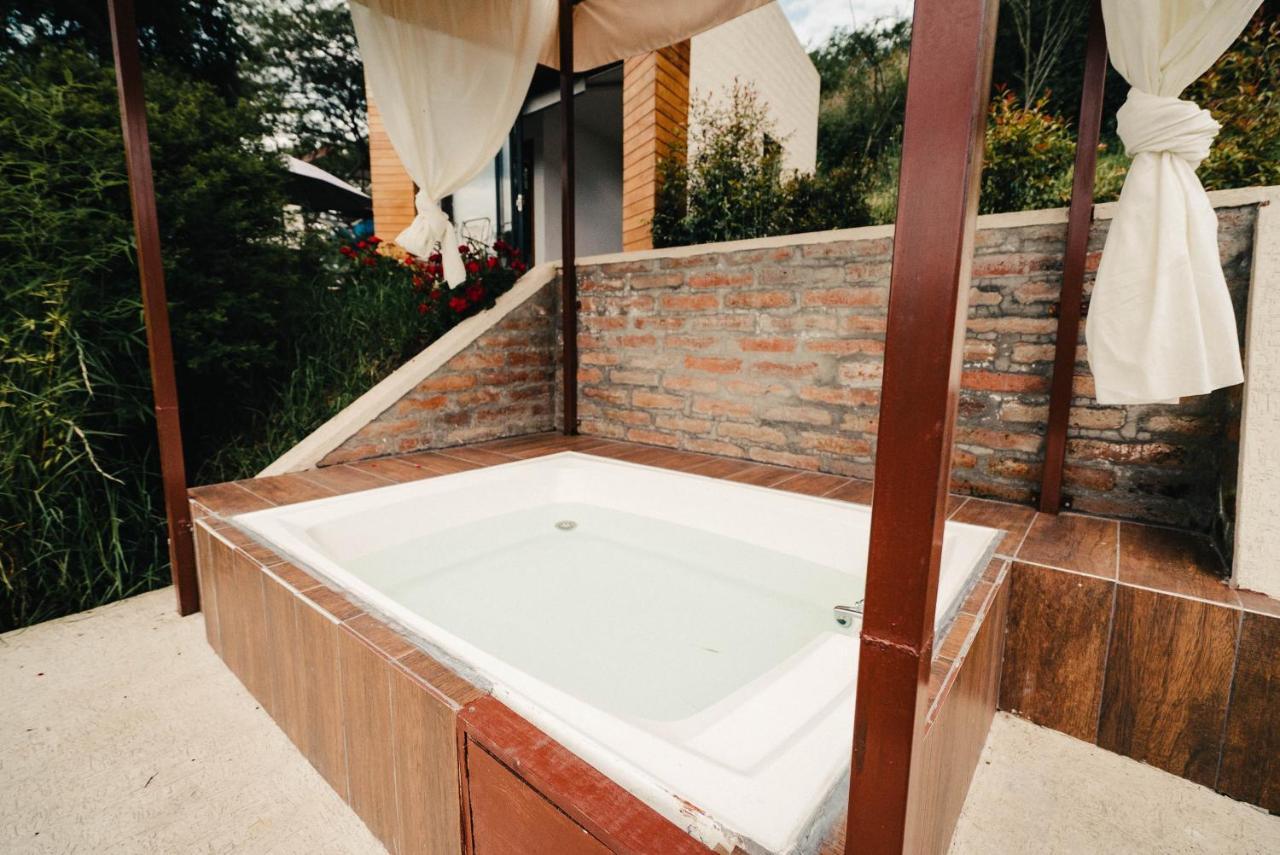 Hotel Nayon Xtreme Valley Quito Exterior foto